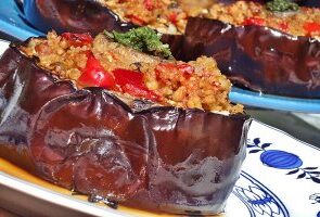 Vinete umplute cu carne de curcan
